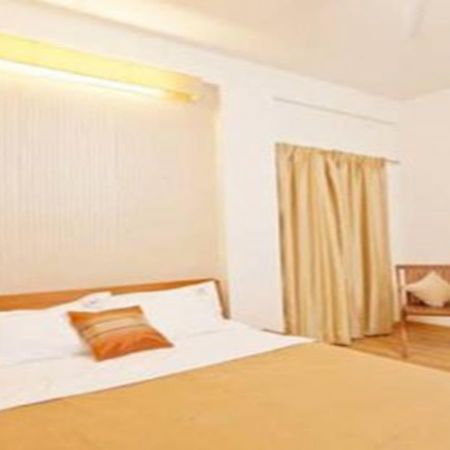 Hotel Holiday Home Бангалор Екстериор снимка