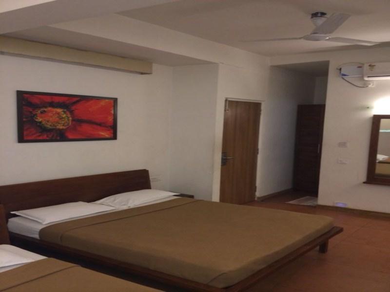 Hotel Holiday Home Бангалор Екстериор снимка