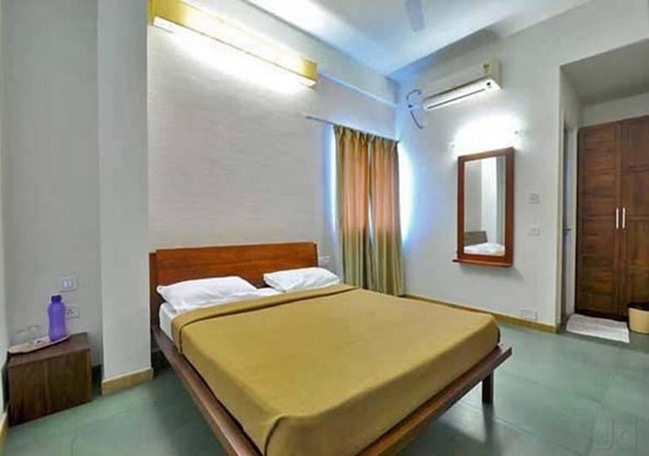Hotel Holiday Home Бангалор Екстериор снимка