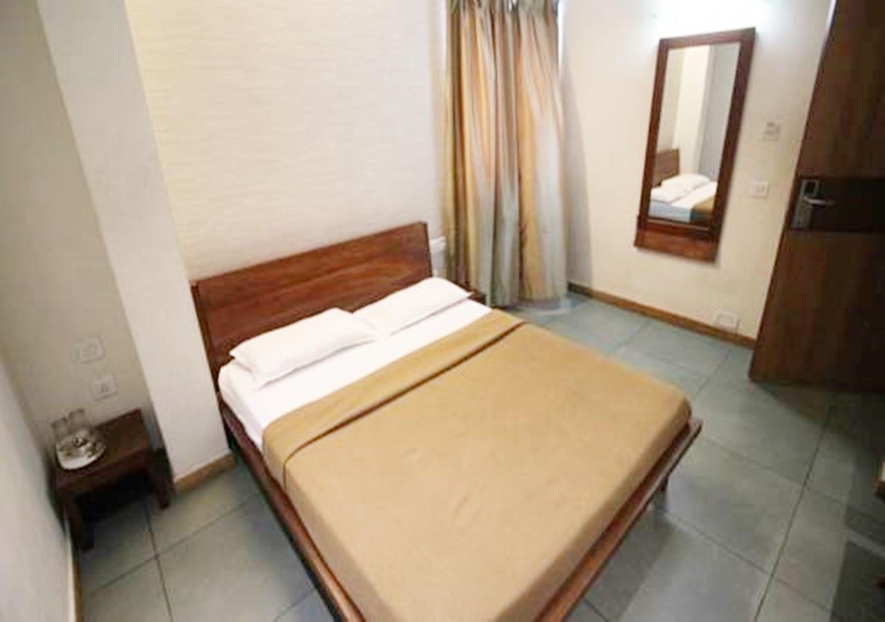 Hotel Holiday Home Бангалор Екстериор снимка
