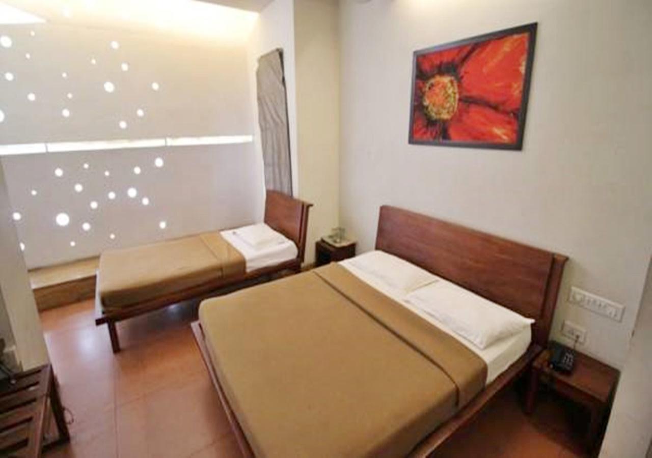 Hotel Holiday Home Бангалор Екстериор снимка