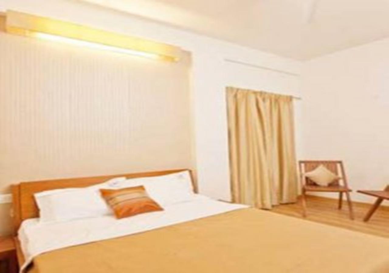 Hotel Holiday Home Бангалор Екстериор снимка
