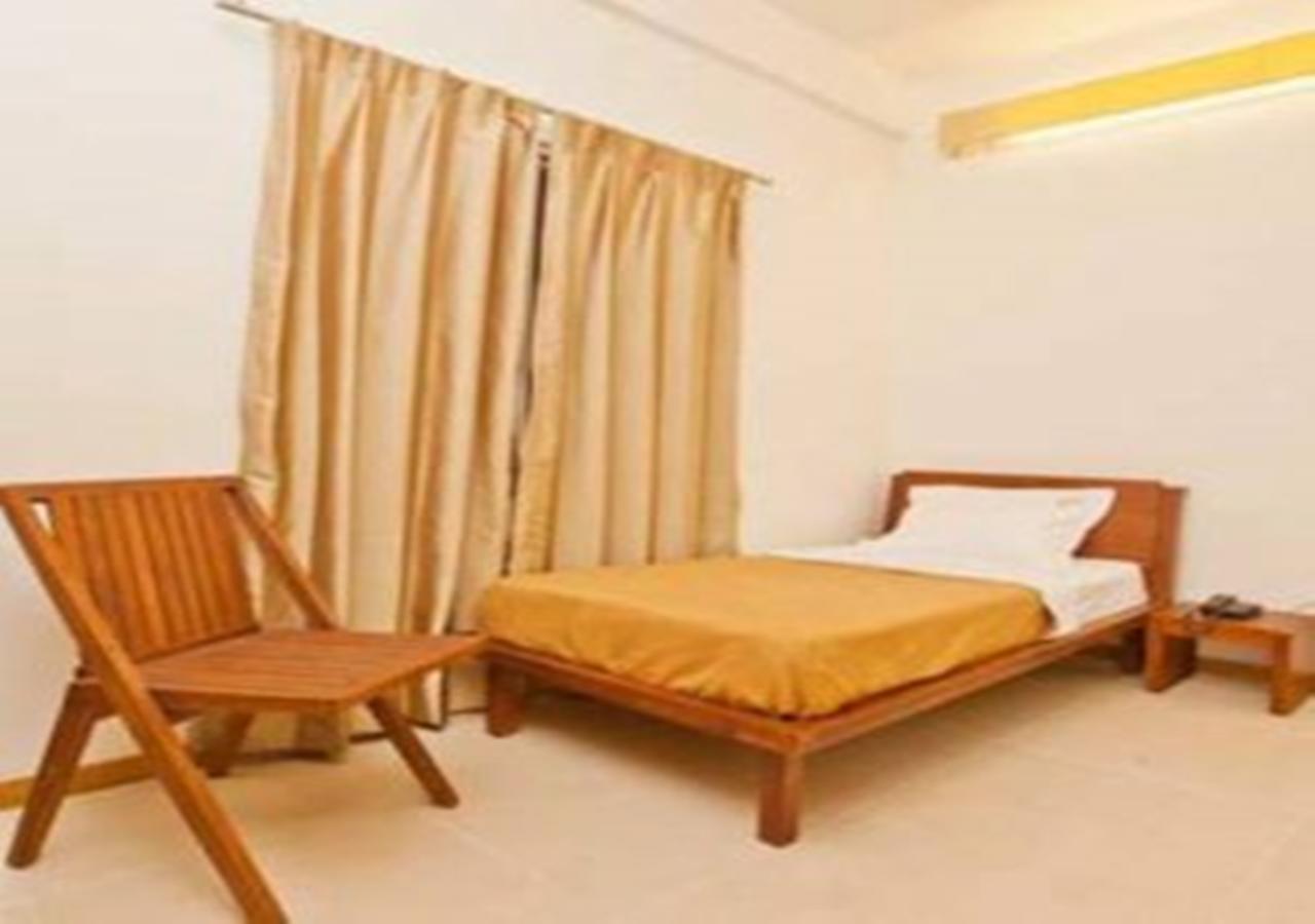 Hotel Holiday Home Бангалор Екстериор снимка