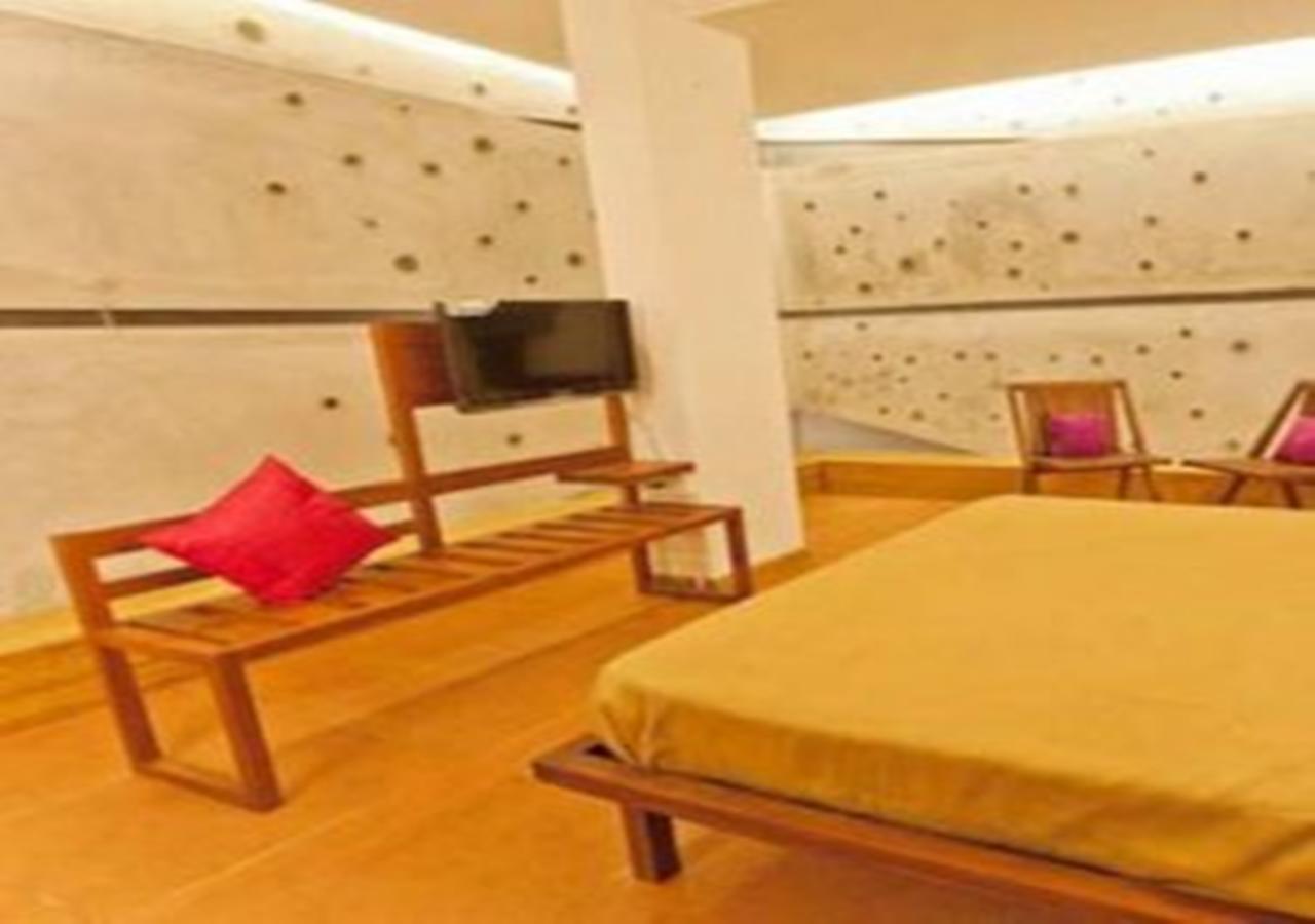 Hotel Holiday Home Бангалор Екстериор снимка