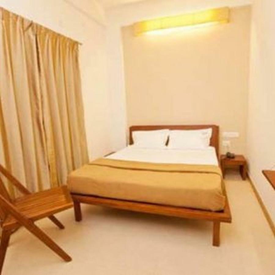 Hotel Holiday Home Бангалор Екстериор снимка